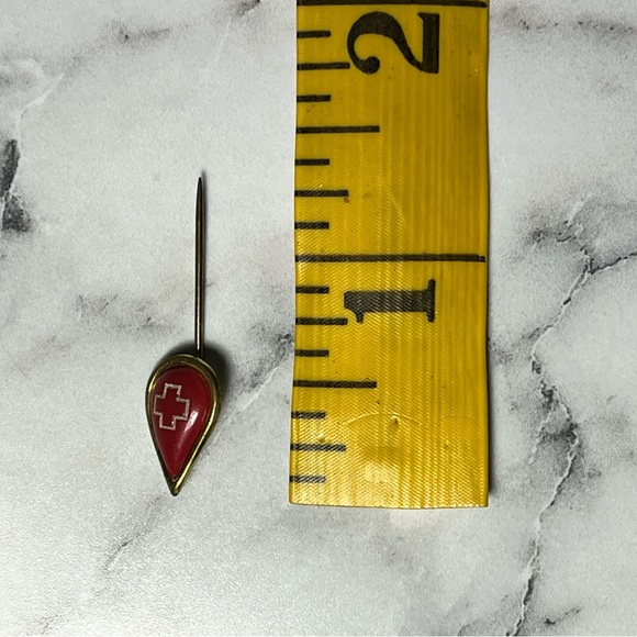Vintage 1950s American Red Cross Volunteer
Stickpin Badge historic hate pin - Picture 5 of 5